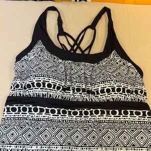 Black and White Patterned Strappy Swim Top XXXL like new plus size swim top